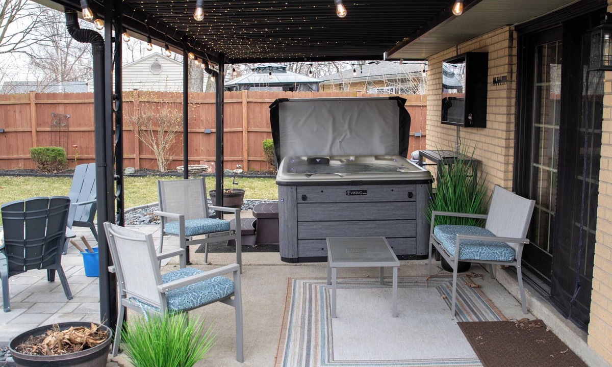Huber Heights House | Fire Pit, Private Hot Tub + Workspace - Sleeps 7