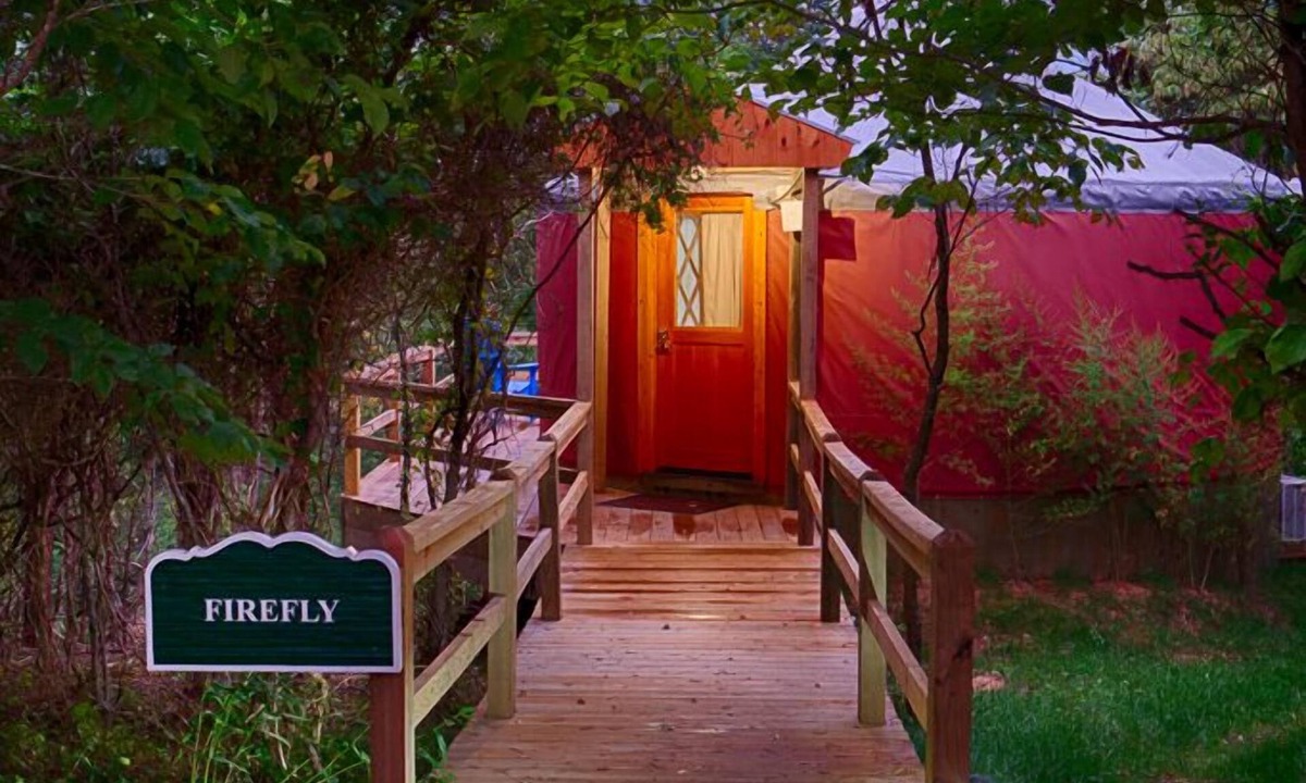Logan Resort | Firefly Yurt: Romantic Hocking Hills Glamping with King Bed and Free Breakfast