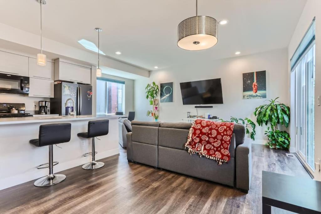 Lakewood House | Foothills I Red Rocks I W Denver 3bd Townhome