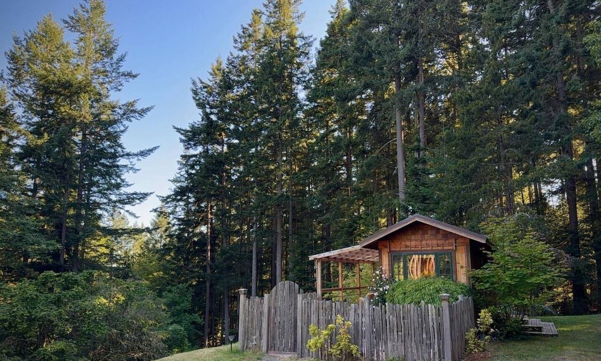 Eastsound Cabin | Forest Grove on Orcas: A Cozy Naturalist Retreat