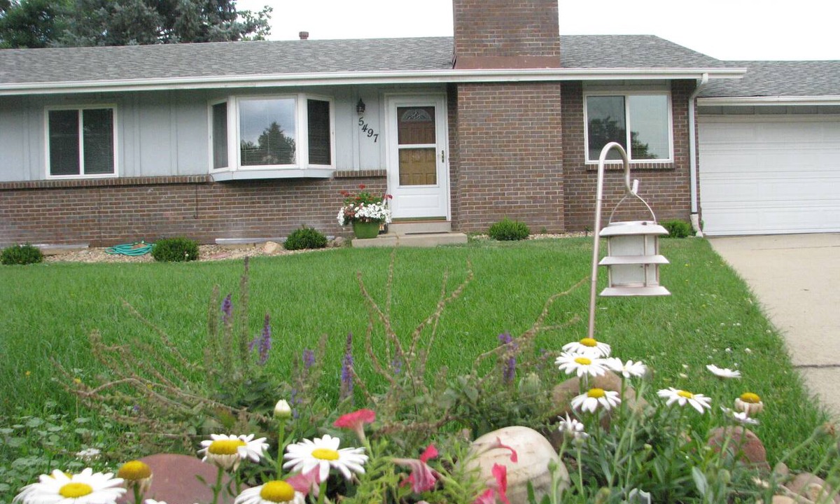 Keewayden House | Four bedroom family home on cul de sac near East Boulder Rec Centre -