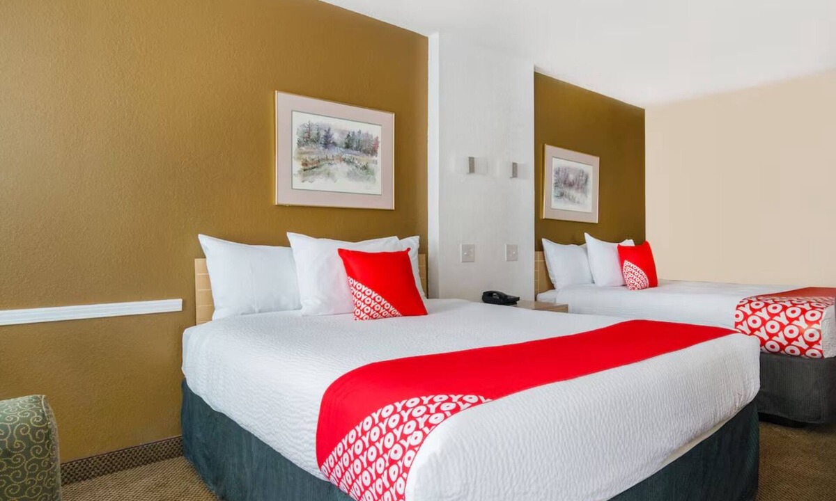 Wichita Falls Hotel | Four Queen Bed Rooms w/Private Bath – Perfect Stay Close to Local Adventures