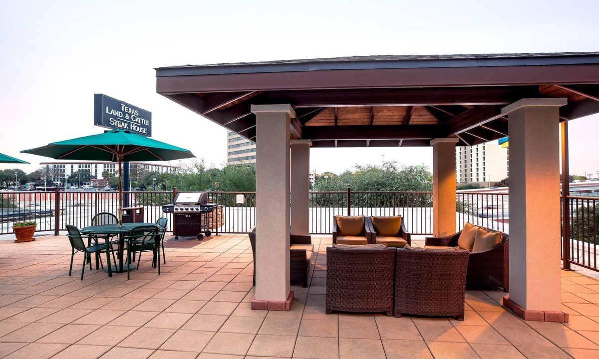 Shearer Hills - Ridgeview Condo | Free Breakfast + Outdoor Pool and Hot Tub | 15 Minutes from the Riverwalk!