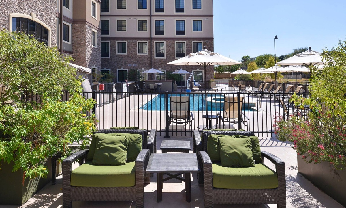 Stone Oak Condo | Free Breakfast + Outdoor Pool + Hot Tub | 15 Minutes from Six Flags!