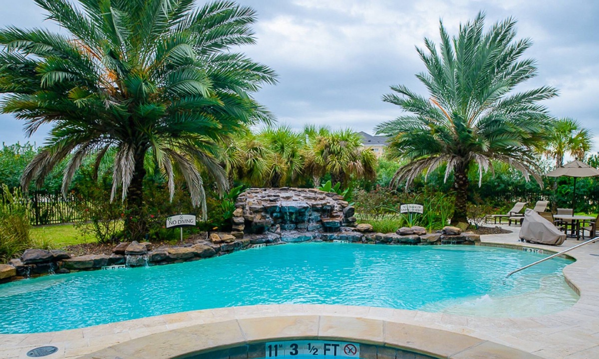 Webster Hotel | Free Breakfast + Outdoor Pool + Hot Tub | Modern Suite
