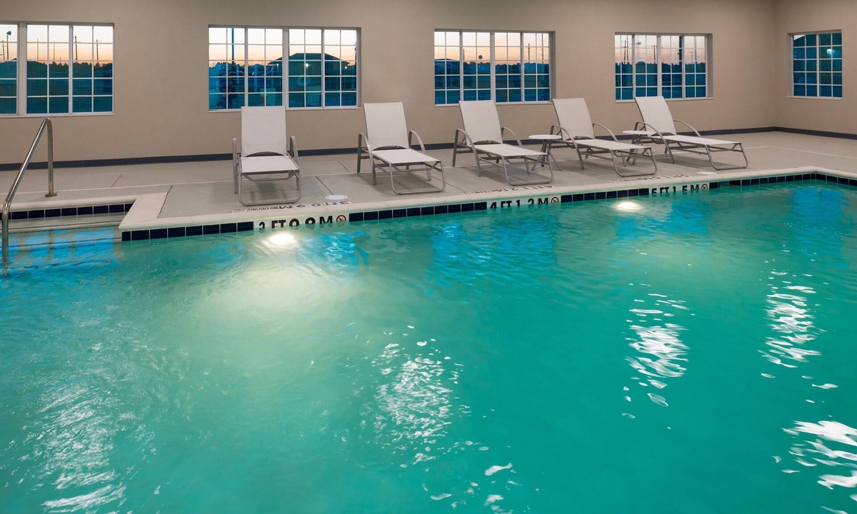 Pecos Condo | Free Breakfast. Pool. Gym. Near Maxey Park Zoo! Relaxing Retreat!