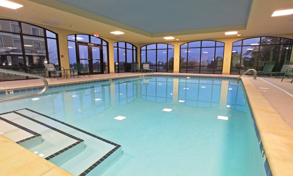 Lake Hamilton Condo | Free Breakfast. Pool. Visit Hot Springs National Park!