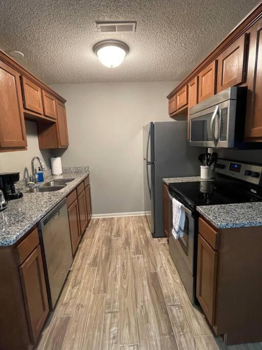 Manhattan Apartment | Free parking; N/Campus, Aggieville, & Stadium