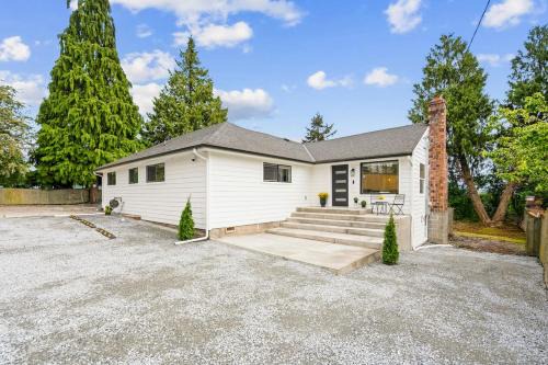 Tukwila Apartment | Fresh Renovated 4beds, 2baths Home Near SEA Airport & Light Rail