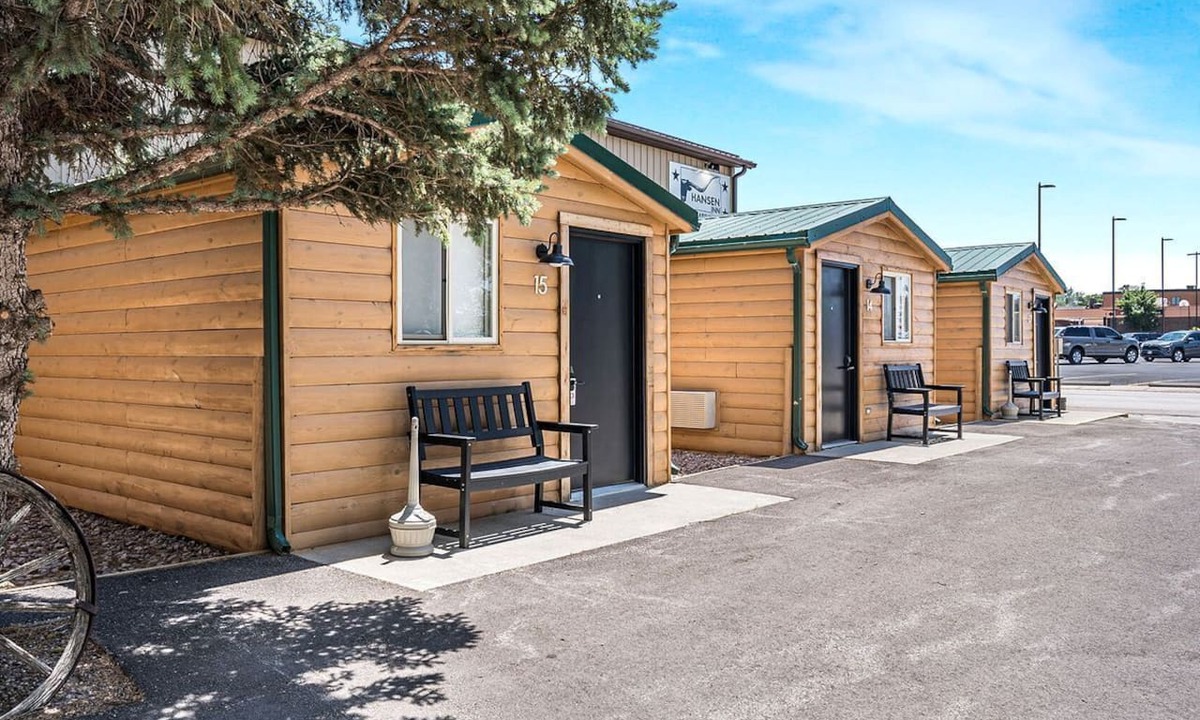 Pinnacles Entrance Badlands Cabin | Freshly Remodeled Private Cabin with Ground-Level Privacy Near Wall Drug – Wall, South Dakota