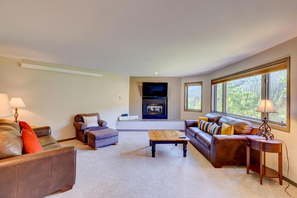 Mountain House Apartment | Frostfire E41 Condo
