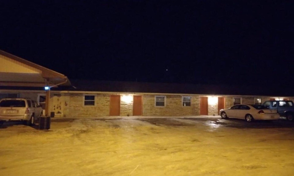 Eagle Grove Apartment | Full Bed Non-Smoking