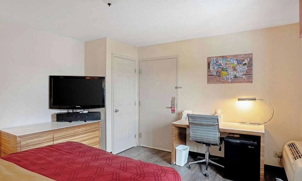 Clinton Apartment | Fully Furnished Studio Available in Clinton, IA