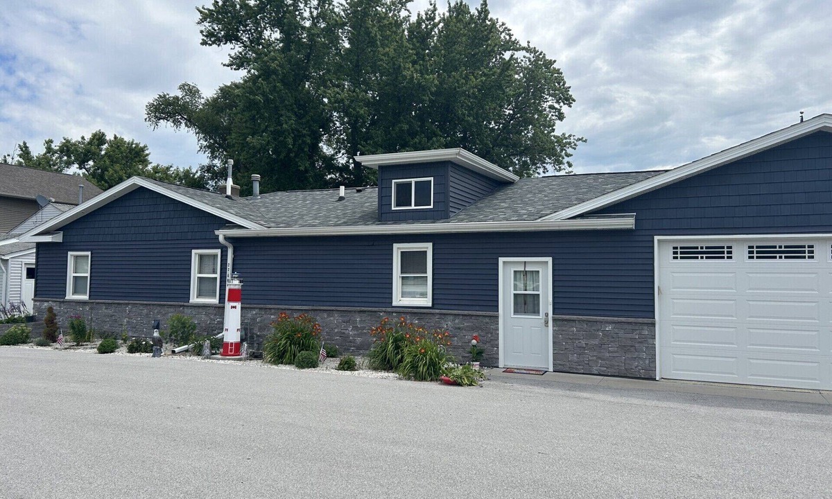 Scott County House | Fully Remodeled Riverfront home with private ramp and dock on Mississippi River