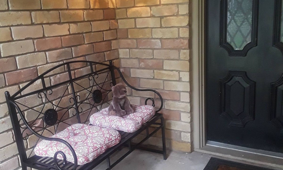 West Arlington House | Furnished 3 bedrooms, 2.5 bathrooms and 2 car garage home in nice neighborhood!
