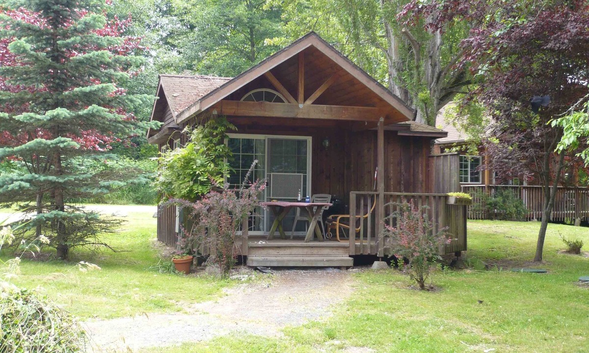 Eastsound Cabin | Garden Studio Cabin w/peek-a-boo views - 1 min walk to beach!