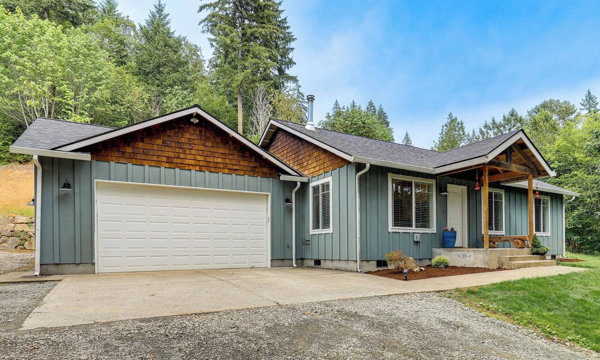 Ariel House | Gateway to Mt St Helens! Home Near Yale Lake