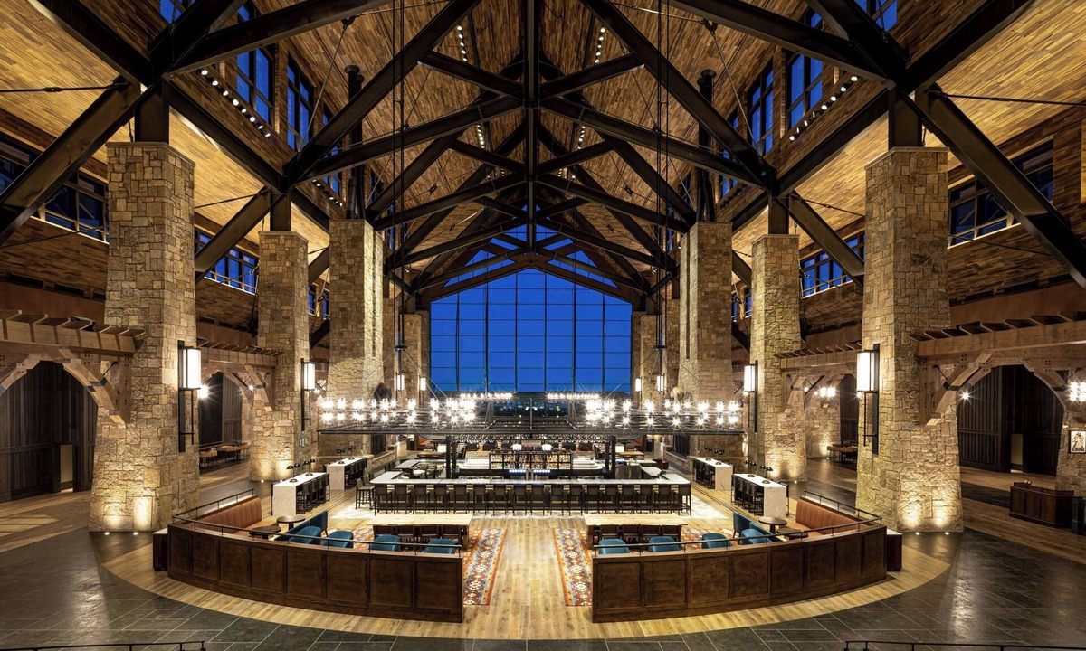 Aurora Hotel | Gaylord Rockies Resort & Convention Center