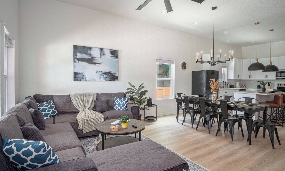 Nevada Street Cottage | Generous 4br/3ba Charmer Near Glorius Downtown!