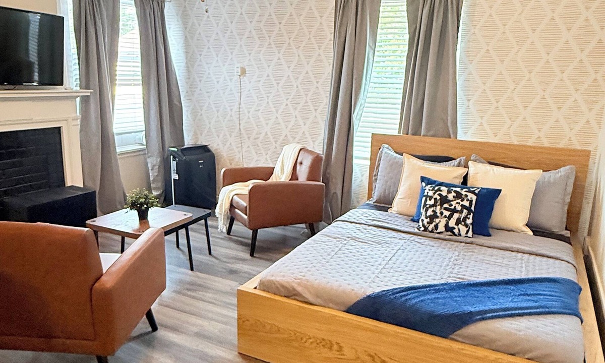 Merion Village Apartment | German Village Studio, Full Kitchen, Sleeps 2