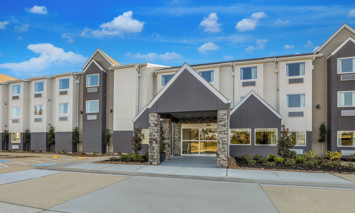 Sulphur Hotel | Get Ready for Blissful Getaway! 3 Units, FREE Onsite Parking, Pets Allowed!