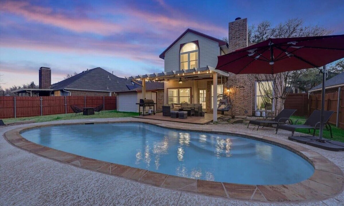 Mesquite Cottage | Glamorous 4BR 2B Home With Pool, Game Room & Fire Pit