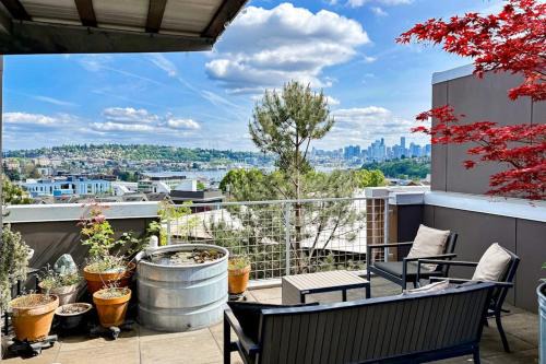 Fremont House | Glorious South Lake Union View