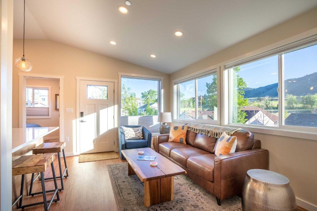 Golden House | Golden Cottage Near Red Rocks & School of Mines!