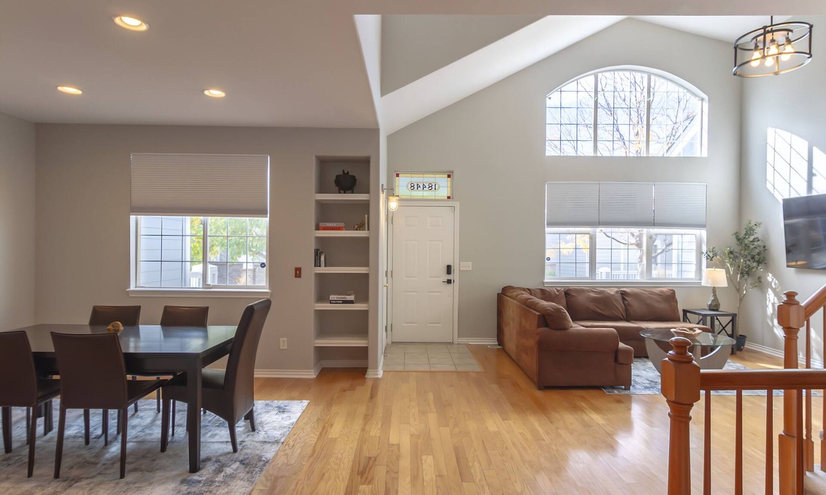 Aurora House | Golden Hour House - 2 primary bedrooms & garage