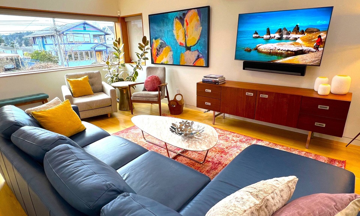 Sunset Hill House | Goldfinch House - Scandinavian Modern Near Beaches