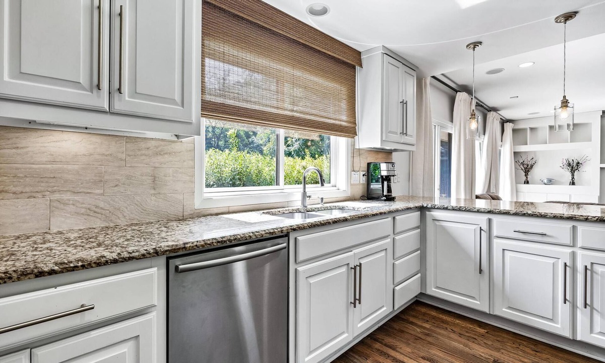 Northwest Dallas House | Gorgeous 4 Bedroom Home with a pool on Joe's Creek