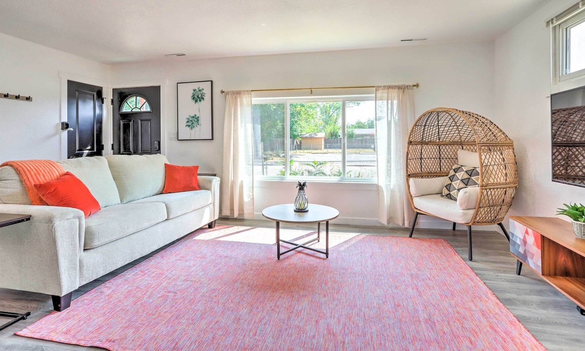 Dupont House | Gorgeous House ~ 8 Mi to Downtown Denver!