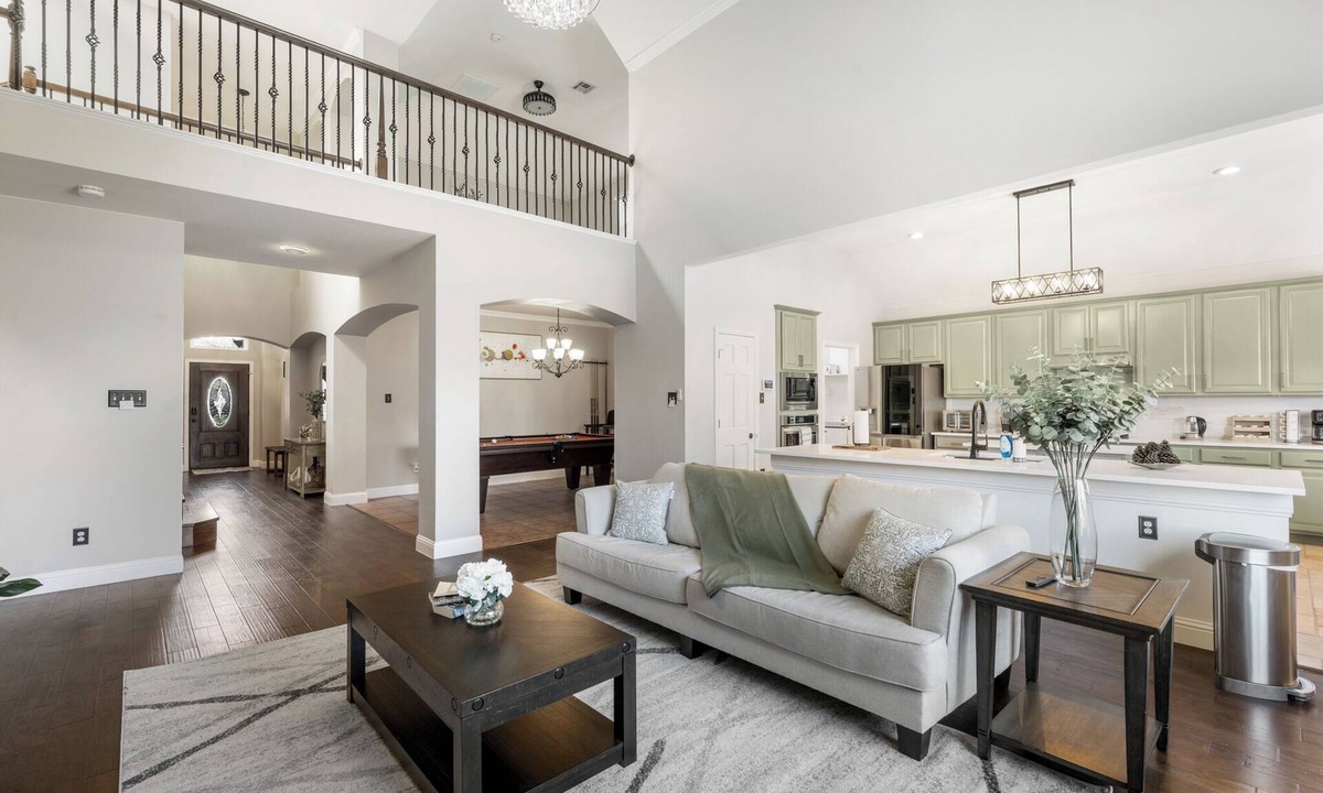 Grand Prairie House | Gorgeous luxury,Comfy,5BR,9 beds,AT&T stadium,DFW,Texas Live, Six-flag, Joe Pool