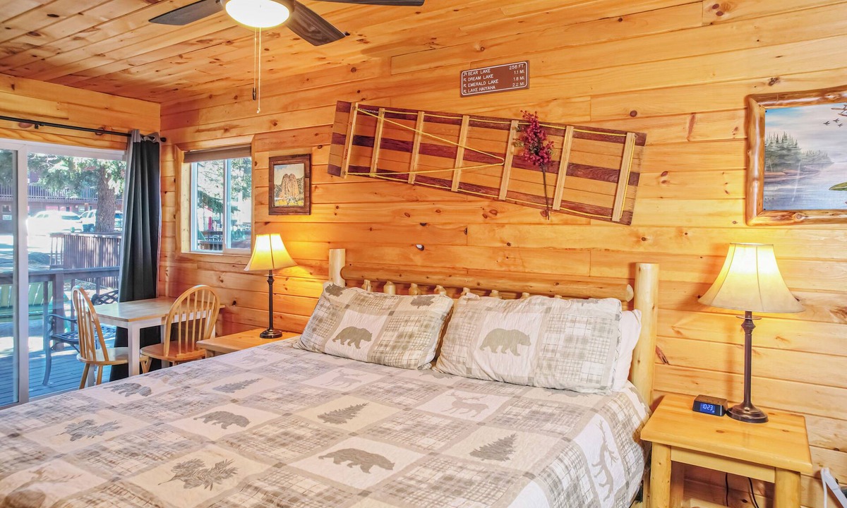 Estes Park Hotel | Gorgeous Riverfront Suite with Views R1