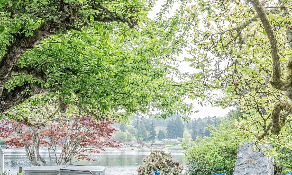 Bremerton House | Gorgeous Waterfront home sleeps 6! Outdoor fireplace, HOT TUB & a large yard!