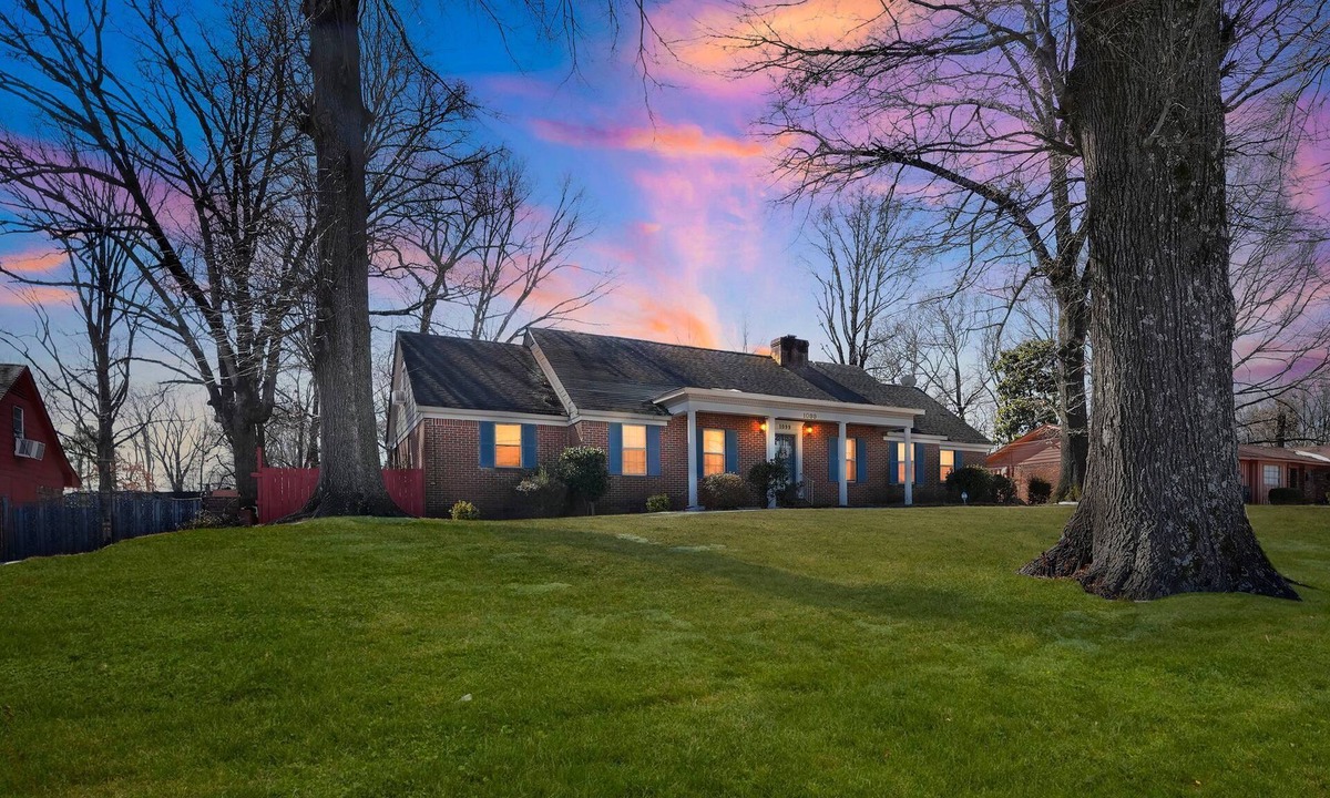Whitehaven House | Graceland Getaway – Spacious 4BR Memphis House