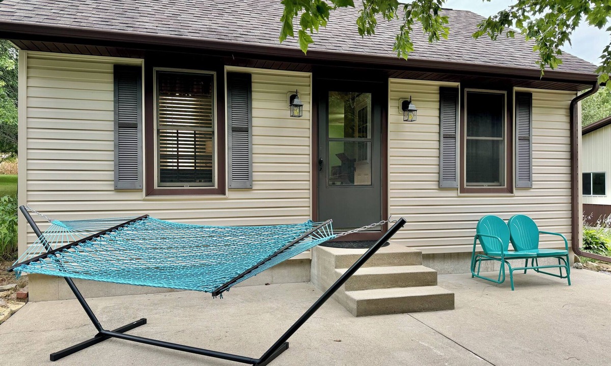 Michael House | Grafton Getaway @ The Studio. Cozy home on 3 acres just 7 minutes from town.