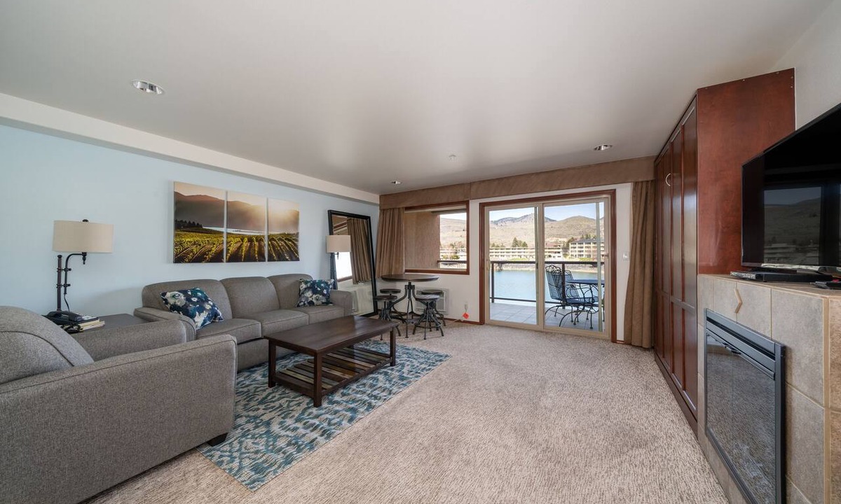 Chelan Condo | Grandview 626 Waterfront condo on Lake Chelan