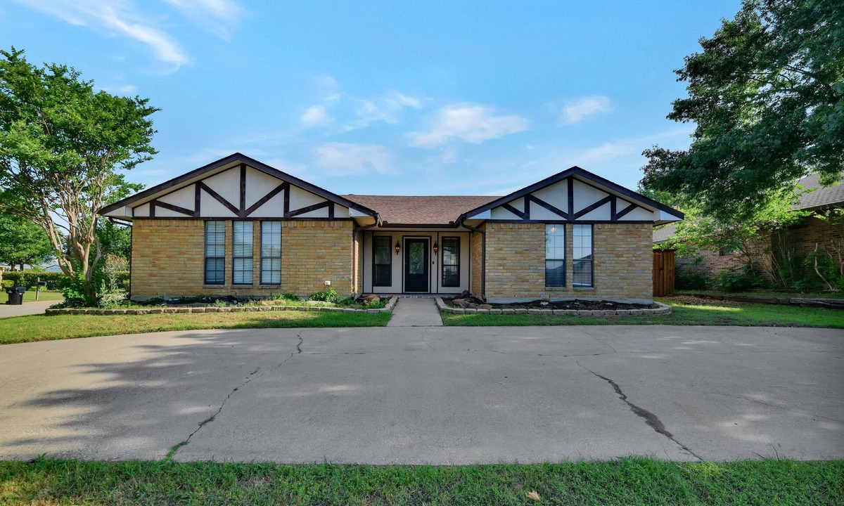 Frisco House | Great Home with Southern Charm and Great Space