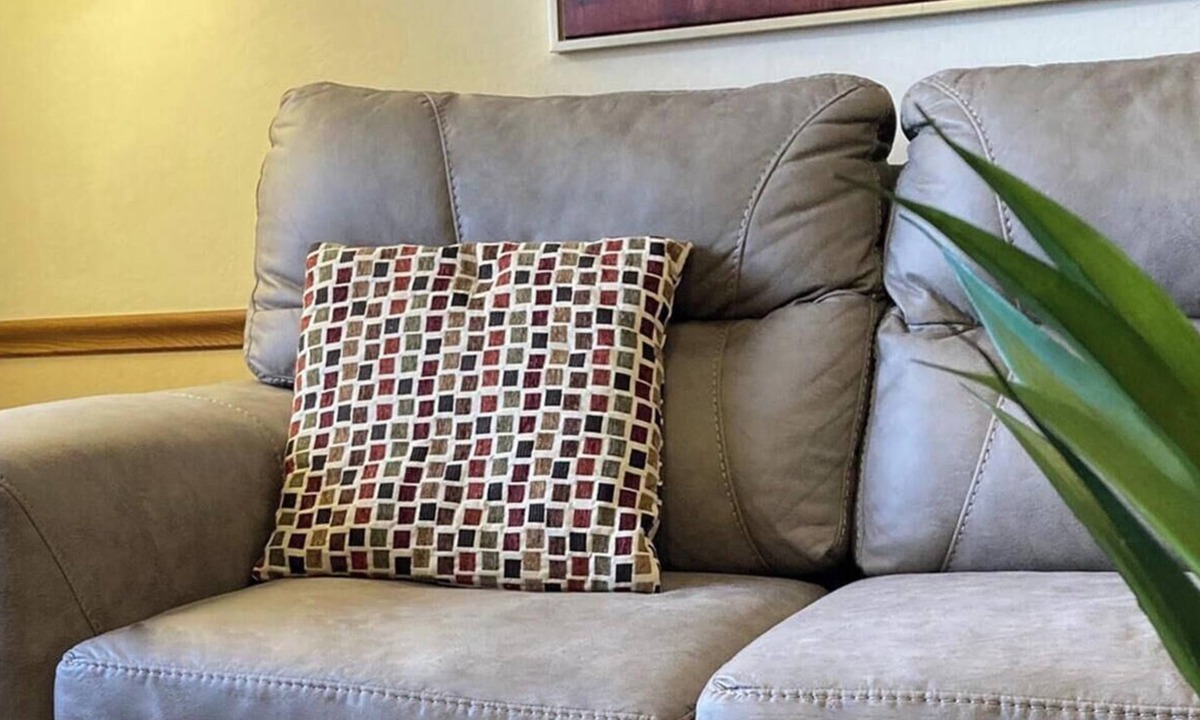 St. Joseph House | Great Location! Very Clean 1-Bedroom Townhouse