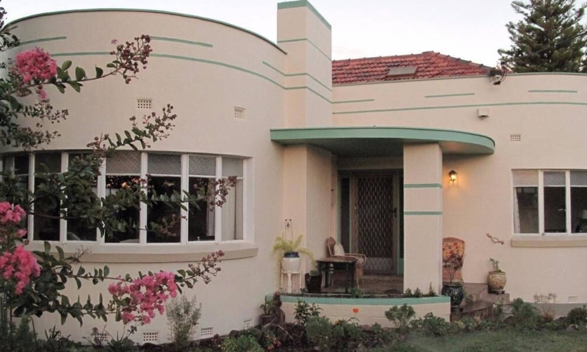 Ontario Hotel | Great Place to Stay! Indoor Pool, Pet-friendly, Free Parking and Breakfast