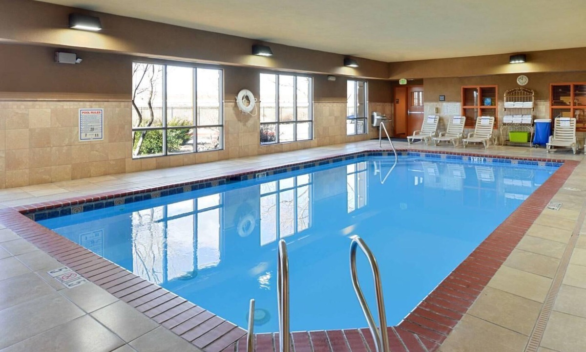 Westside Hotel | Great Relaxing Overnight Stay! 4 Units, Indoor Pool, Pet-Friendly, Free Parking!