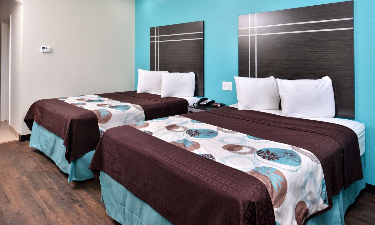 Spring Hotel | Great Relaxing Overnight Stay! Amazing Unit. Close to Geronimo Adventure Park