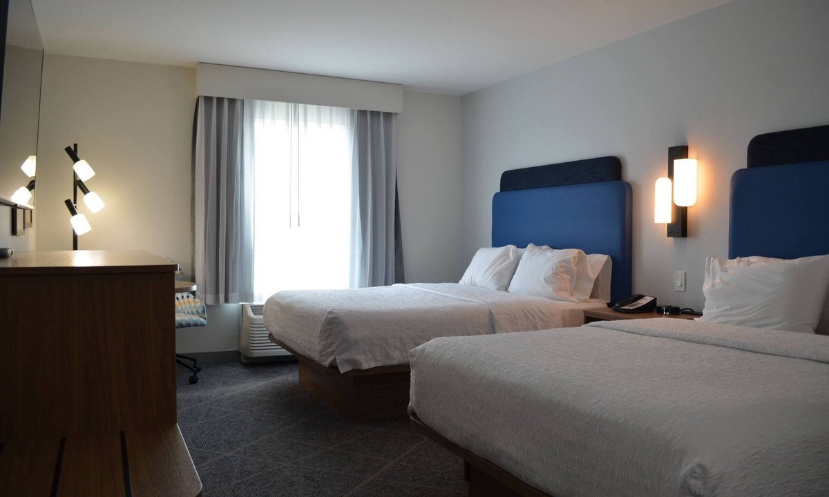 Tomball Hotel | Great Relaxing Stay! Outdoor Pool, Free Breakfast, Onsite Parking!