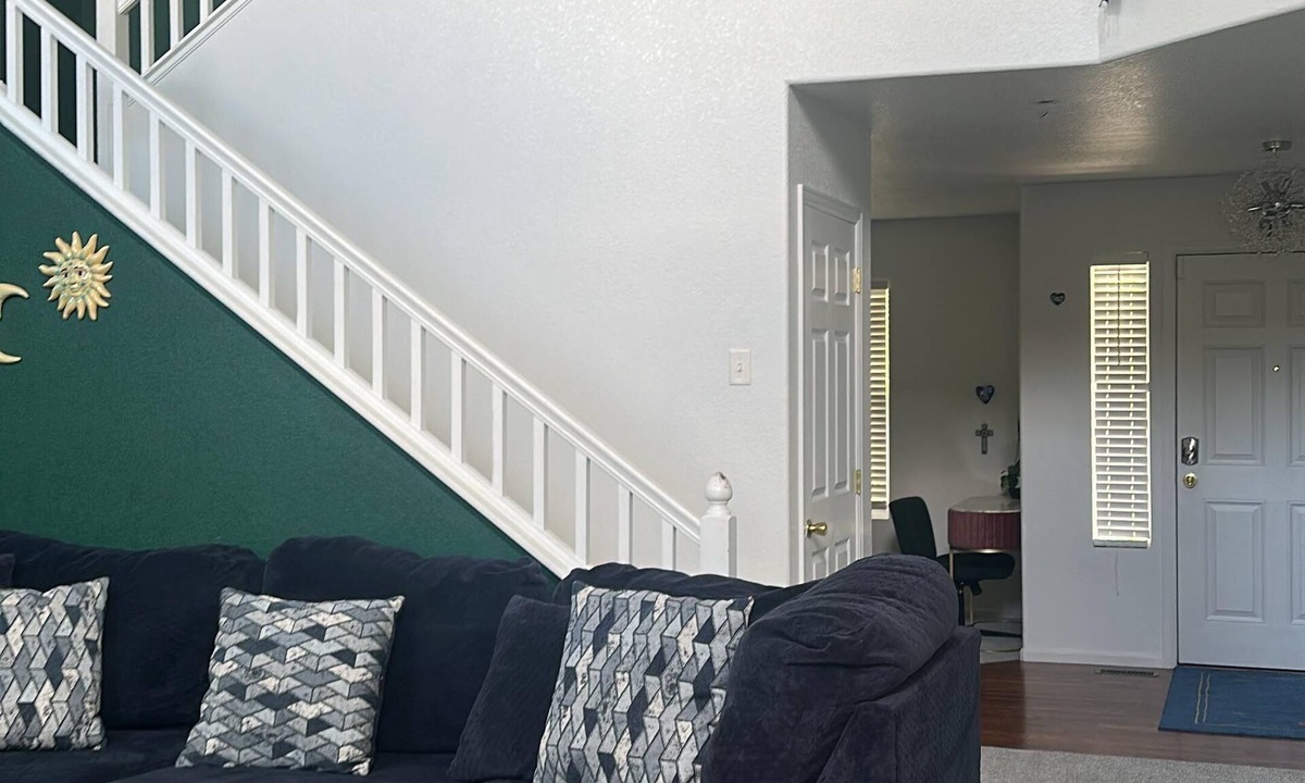 Brighton House | Green and Blue Escape