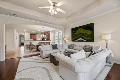 Little Elm House | Greyhawk Retreat Relaxing 3BD Hideaway