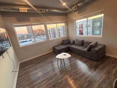 Downtown Des Moines Apartment | Greywood Retreat