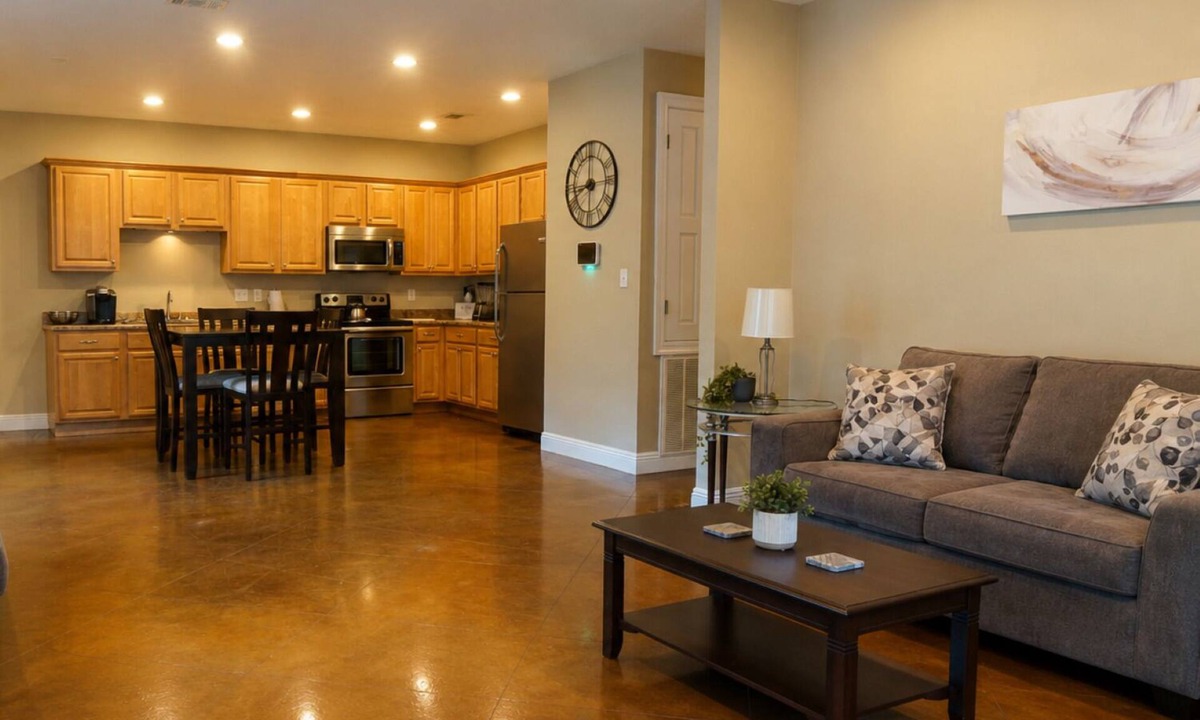 Kreole Apartment | Ground Floor · 3BR Sleeps 8 · Near Ingalls/Chevron