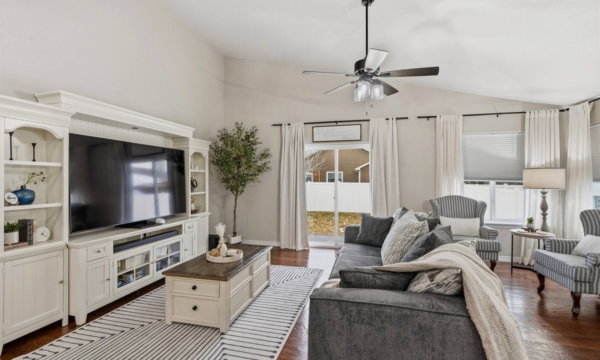 Loveland House | Group Getaway with Games & Hot Tub!