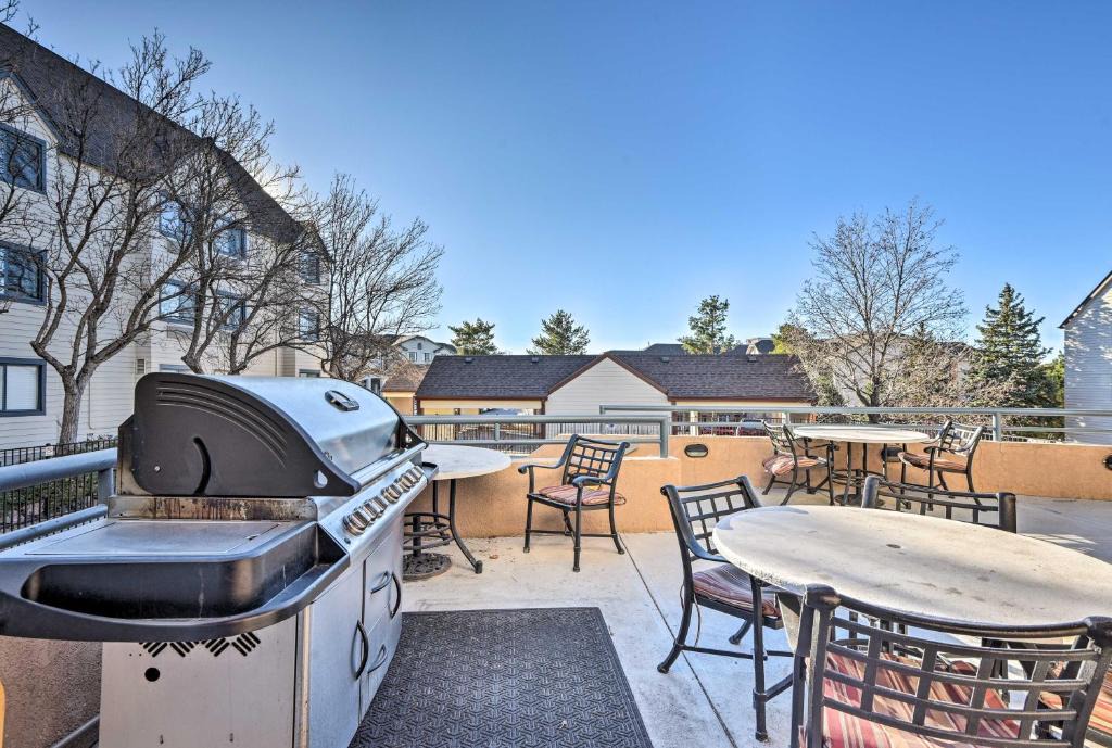 Englewood Apartment | Half-Mi to Light Rail Greenwood Village Studio